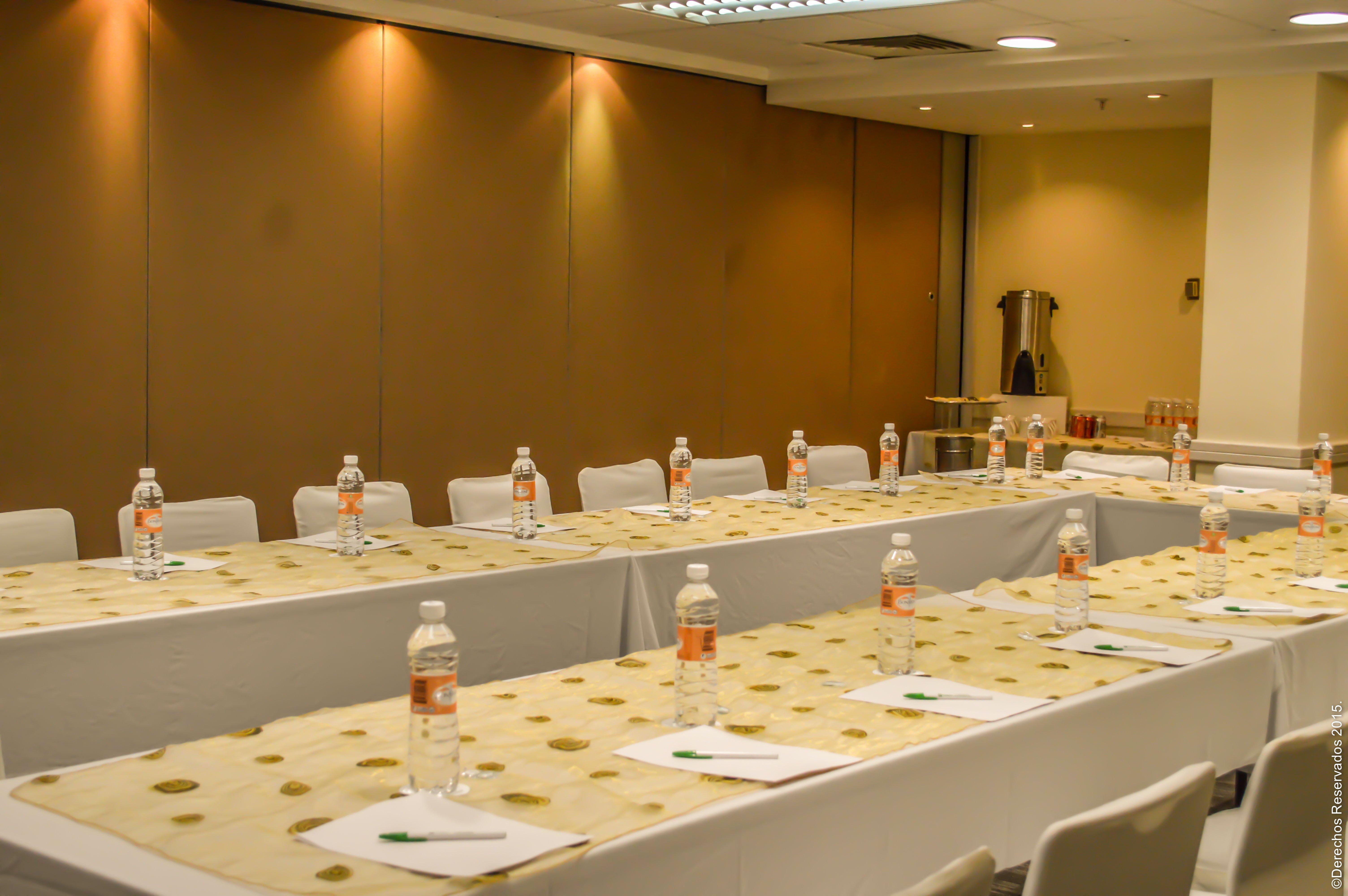 Holiday Inn Leon-Convention Center By Ihg Екстериор снимка