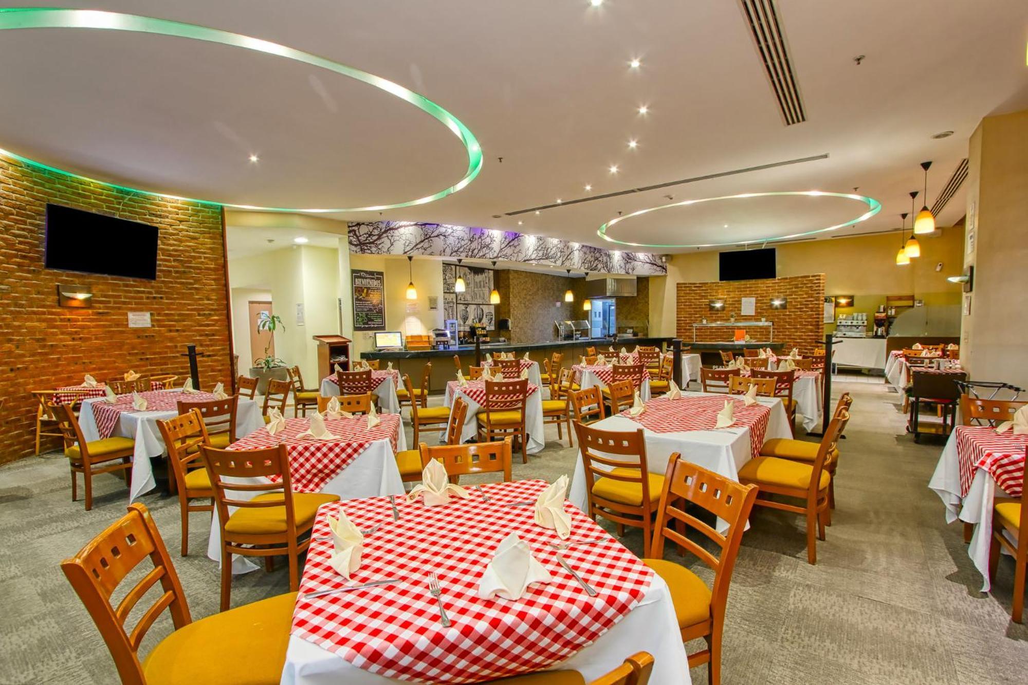 Holiday Inn Leon-Convention Center By Ihg Екстериор снимка